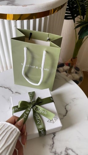 حلق فان كليڤ مع الملحقات