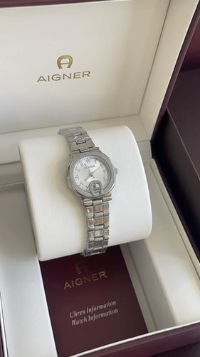 ساعه اقنر نسائي فضي مع ملحقاته