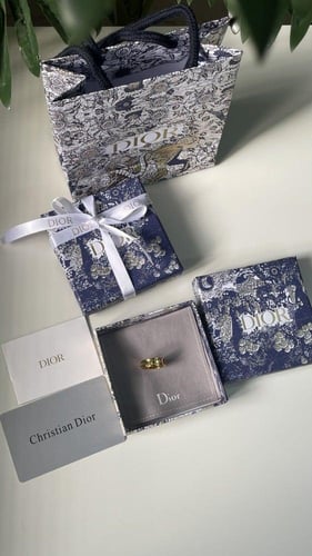 خاتم ديور الذهبي