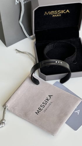 اسورة ميسيكا اسود مع الملحقات