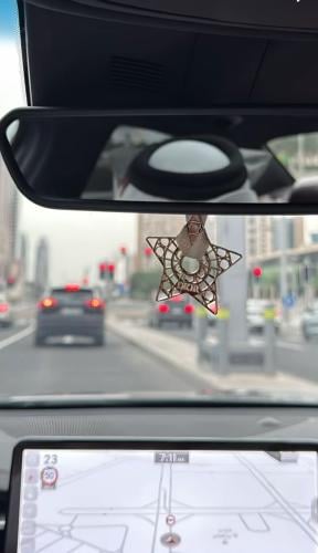 تعليقة سياره ديور ذهبي مع الملحقات