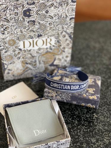 اساور خيوط ديور مع الملحقات