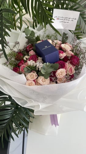 باقة ورد طبيعي + اسوره سوارفسكي وكرت
