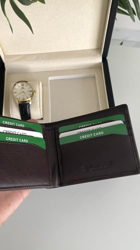 طقم رجالي ساعه وقلم ومحفظه مع نحت اسم