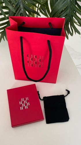 ميدالية مفاتيح ذهبي مع اسود كارولينا هيريرا شامل م...