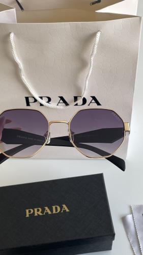 نظارة برادا ايطار ذهبي مع ملحقاته