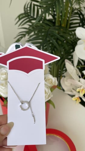 بوكس تخرج مع ورد كرت وسلسال ناعم