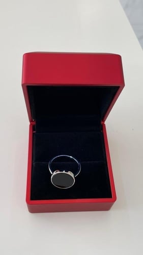 خاتم رجالي فضه 925 اسود مع علبة مضيئه