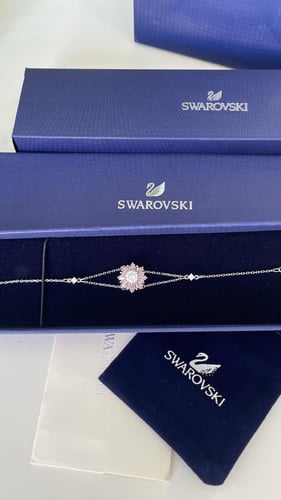 اسورة سوارفسكي وردي مع الملحقات