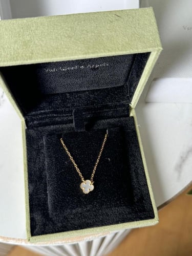 سلسال فان كليف ابيض ورده ميني