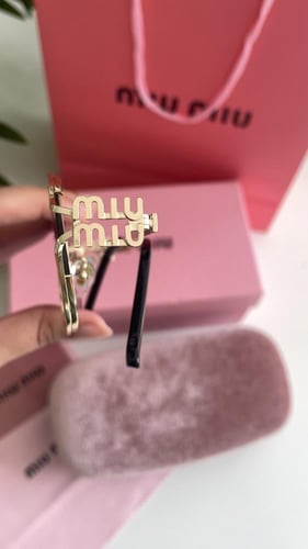 نظارة ميو ميو مع ملحقات