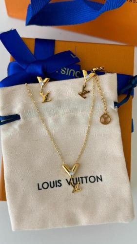 ‏سلسال وحلق LV