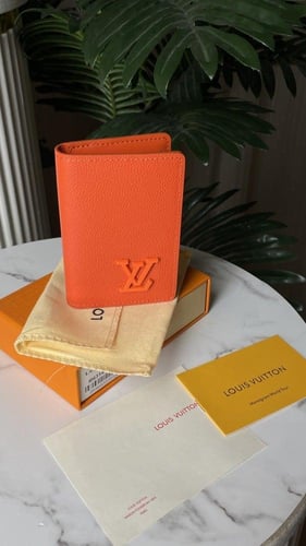 محفظه بطايق LV لون اورنج