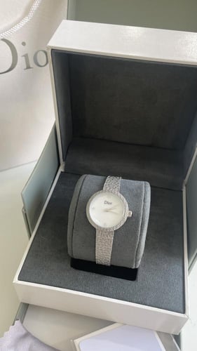 ساعه ديور نسائية مع ملحقاتها