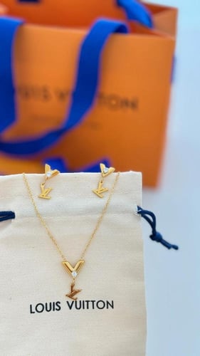 ‏سلسال وحلق LV