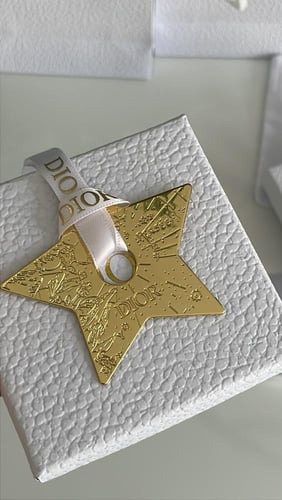 تعليقات ديور مع ملحقاتها