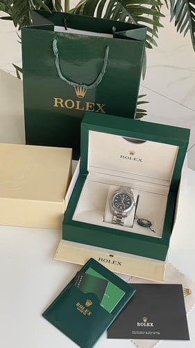 ساعه رولكس فضي من داخل اسود مع ملحقاته