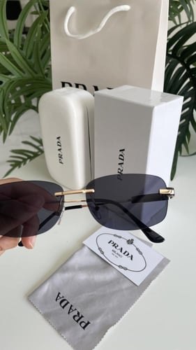 نظارة برادا مع ملحقات