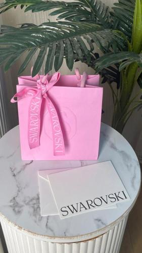 كيس وردي وسط+ظرف وكرت سوارفسكي