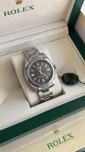 ساعه رولكس فضي من داخل اسود مع ملحقاته