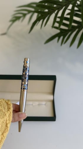 قلم فضي مع ازرق مع علبته