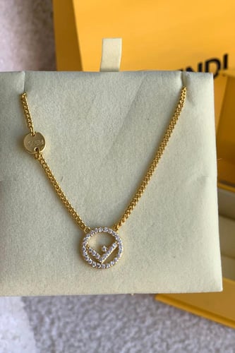 سلسال ذهبي فندي مع ملحقاته