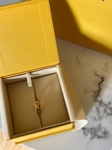 خاتم فندي ذهبي مع الملحقات