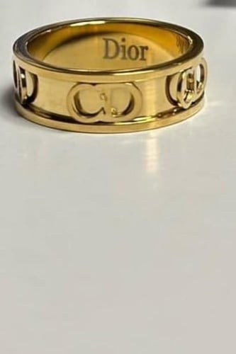 خاتم ديور الذهبي