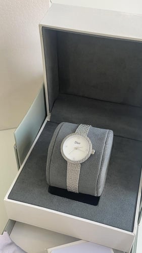 ساعه ديور نسائية مع ملحقاتها