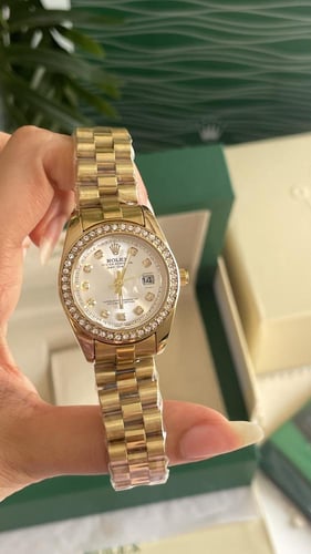 ساعه رولكس ذهبي مع ملحقاتها