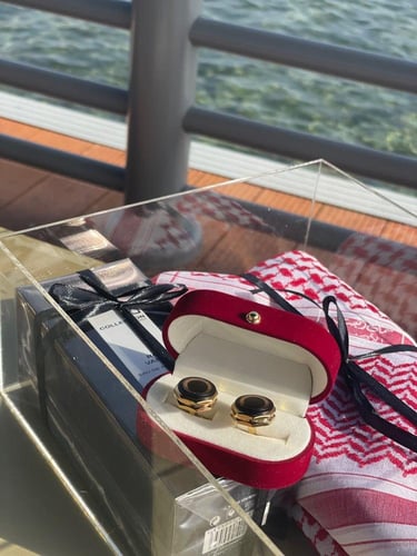 بوكس اكريلك + شماغ+ كبك + عطر مانسيرا