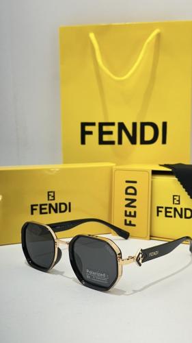 نظارة فندي ذهبي مع اسود مع ملحقاتها