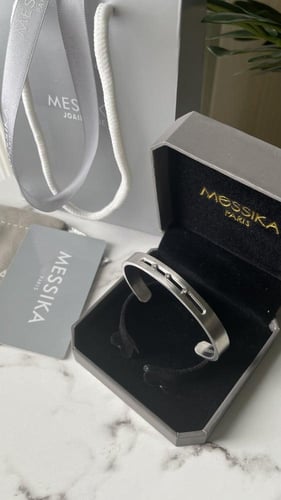 باقة ورد بيبي روز احمر واصفر + اسورة مسيكا رجالي ف...