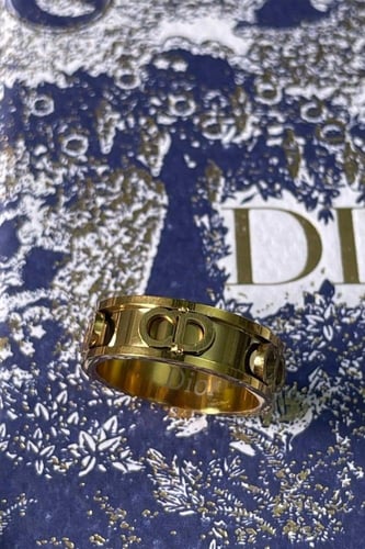 خاتم ديور الذهبي