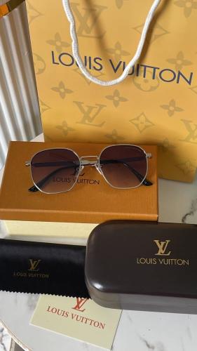 نظاره LV بإيطار فضي مع الملحقات