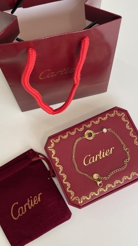 اسورة ذهبي كارتيه مع الملحقات