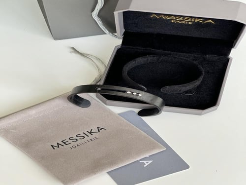 اسورة ميسيكا اسود مع الملحقات