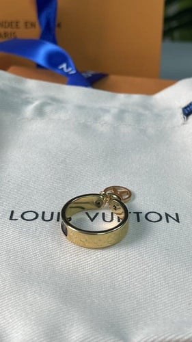 خاتم لويس فيتون الذهبي