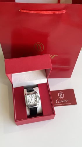 ساعة جلد اسود كارتير مع ملحقاتها