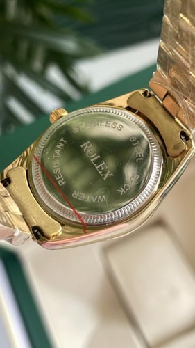ساعه رولكس ذهبي مع ملحقاتها