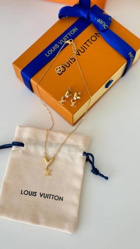 ‏سلسال وحلق LV