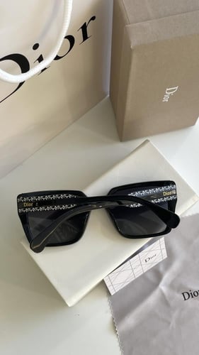 نظارة ديور اسود مع الملحقات