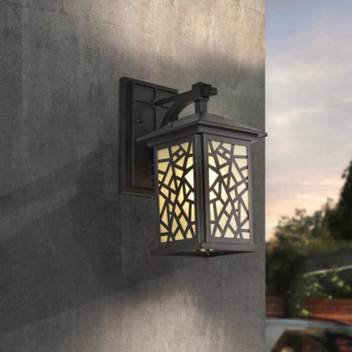 فانوس جداري مربع مع زجاج مزخرف