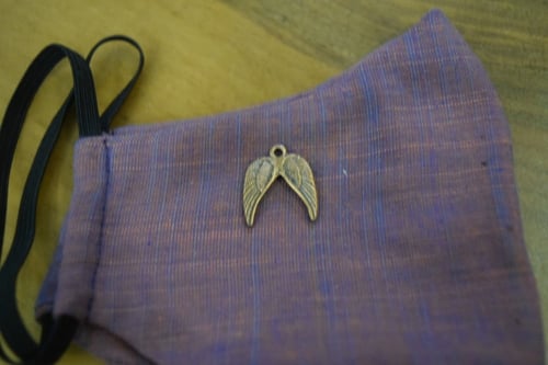 اضافة اكسسوار معدني للكمامة