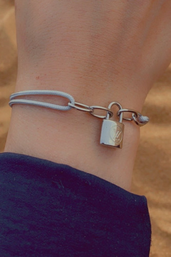 سوارة ماركة لويس فيتون