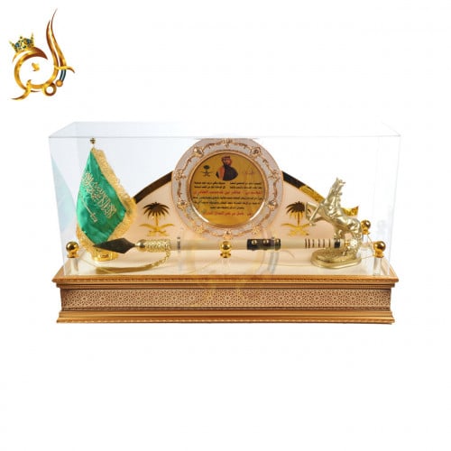 درع رمح فاخر مجسم زخرفي مميز داخل صندوق عرض زجاجي...