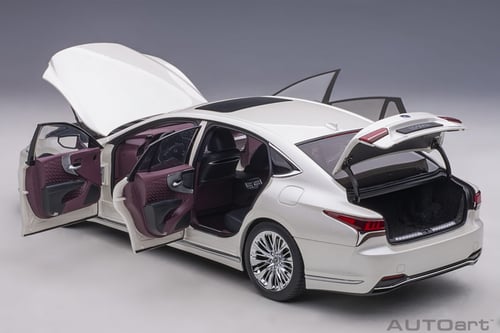 LEXUS LS500 h SONIC WHITE METALLIC/CRIMSON & BLACK...