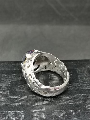 خاتم الفضة بحجر اوبال طبيعي بصياغة جراح ومرصع بالا...