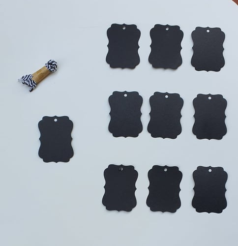 تاق اسود للهدايا بأشكال متعددة