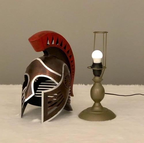 قناع محارب حديد اباجورا تعمل بالكهرباء